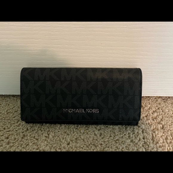Michael Kors wallet - Picture 2 of 3